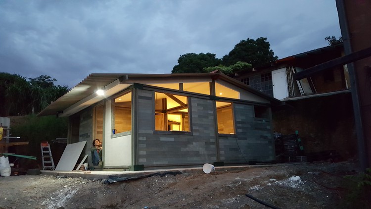 Recycled Plastic Bricks make homes for just $5